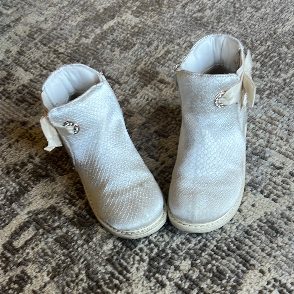 White Ankle Boots with Side Zipper and Textured Design